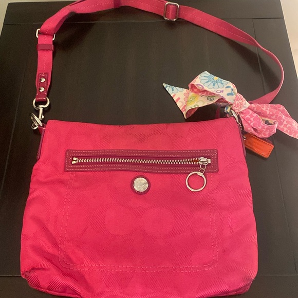 Fuschia pink Coach canvas crossbody/ribbon. Adjustable strap and orange lining. - Picture 1 of 3